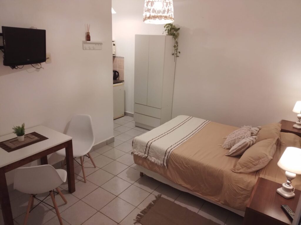 H1-cama-ropero-kitchenette-