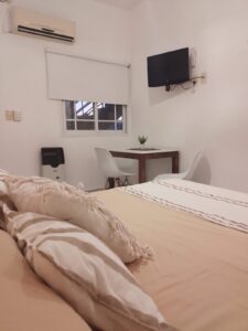 H1-mesa-tv-aire-calefactor-ventana